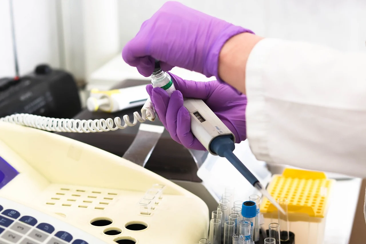 cat dureaza sangerarea de implantare