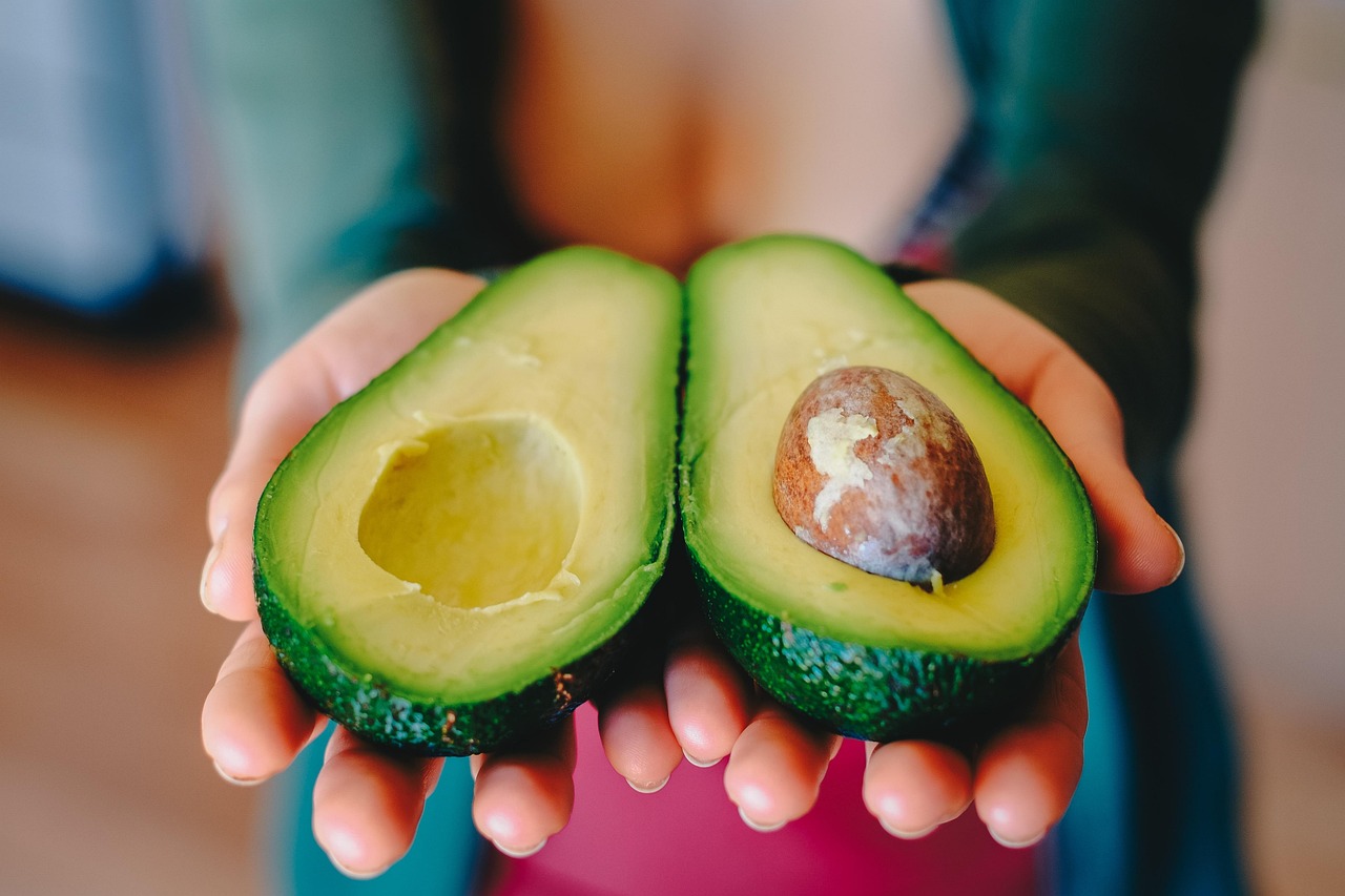 cate calorii are avocado