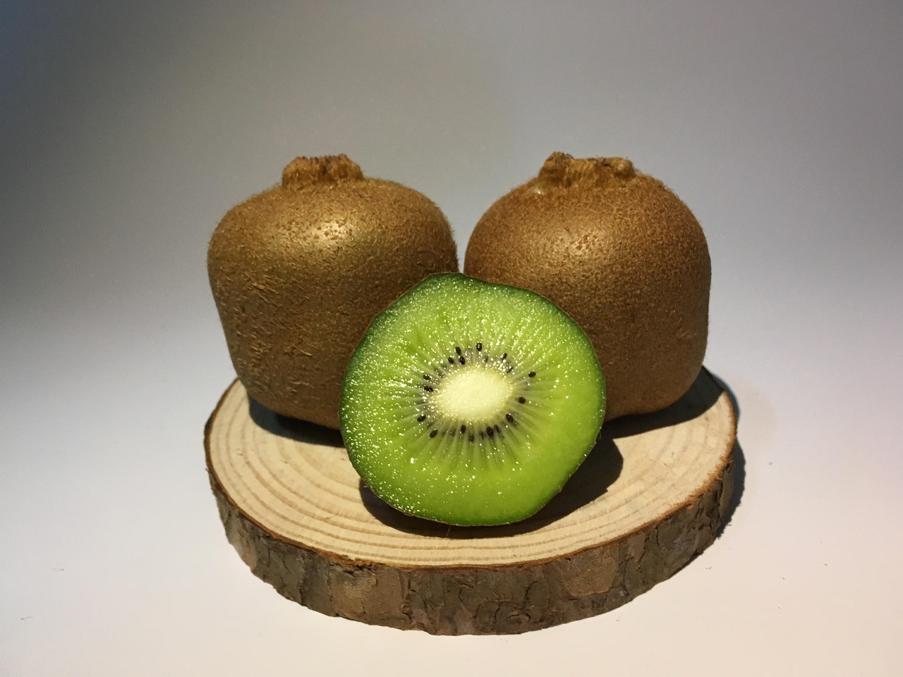 cate calorii are un kiwi
